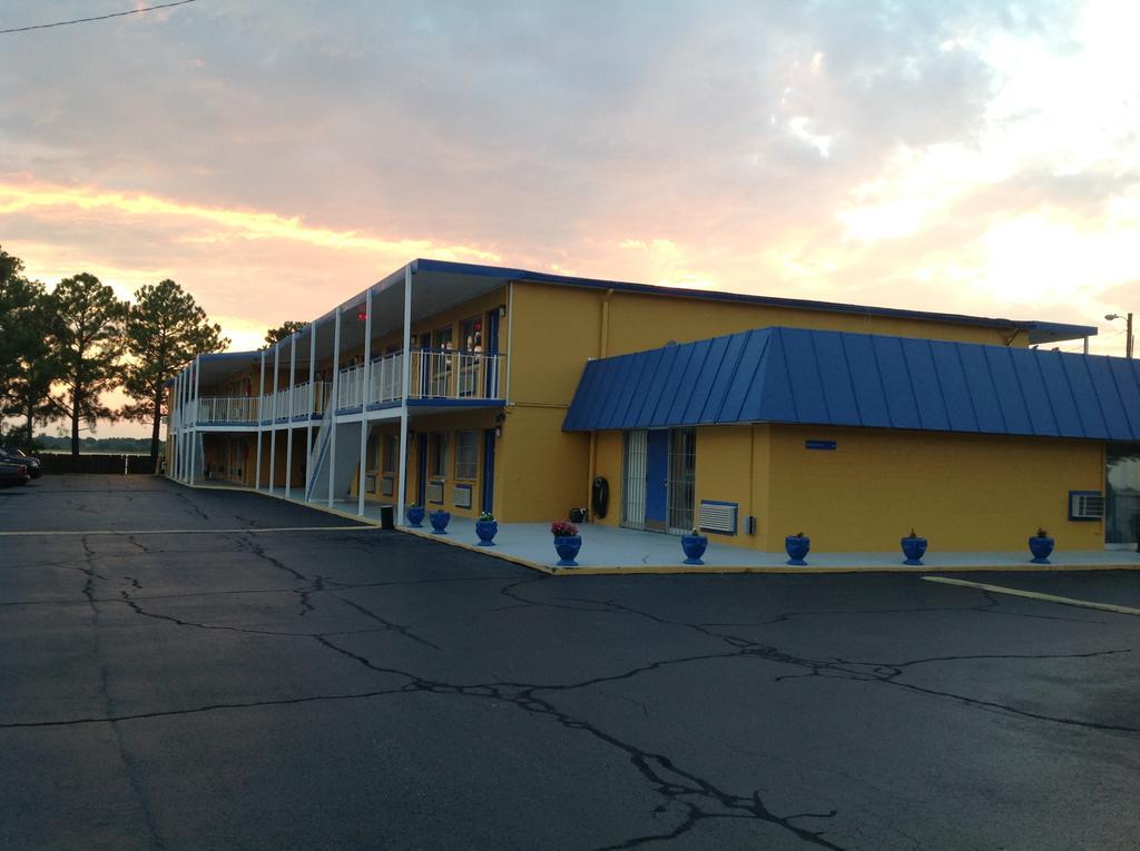 Belmont Inn And Suites Hampton Exterior foto